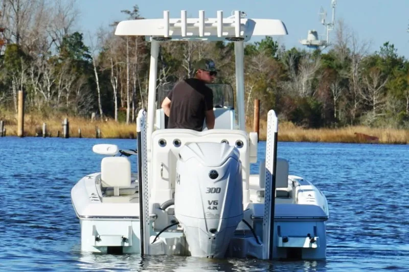Slide: The Image of 2022 ShearWater 250 XTE boat on water, rear view with outboard motor. - 4