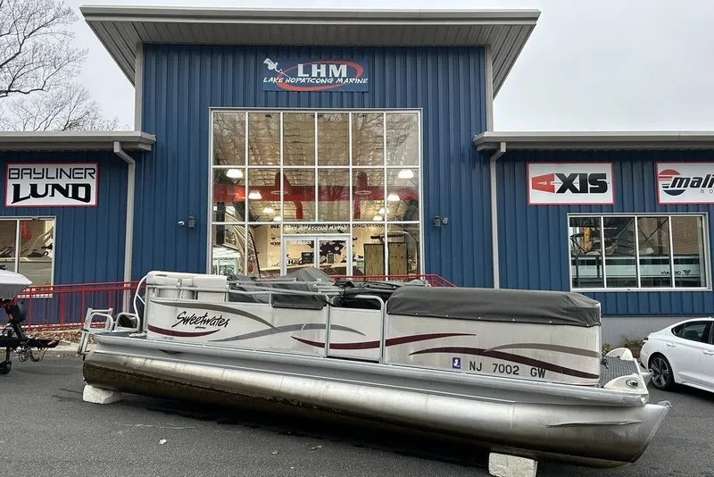Slide: The Image of 2003 Sweetwater 2221 SC pontoon boat outside Lake Hopatcong Marine dealership. - 0