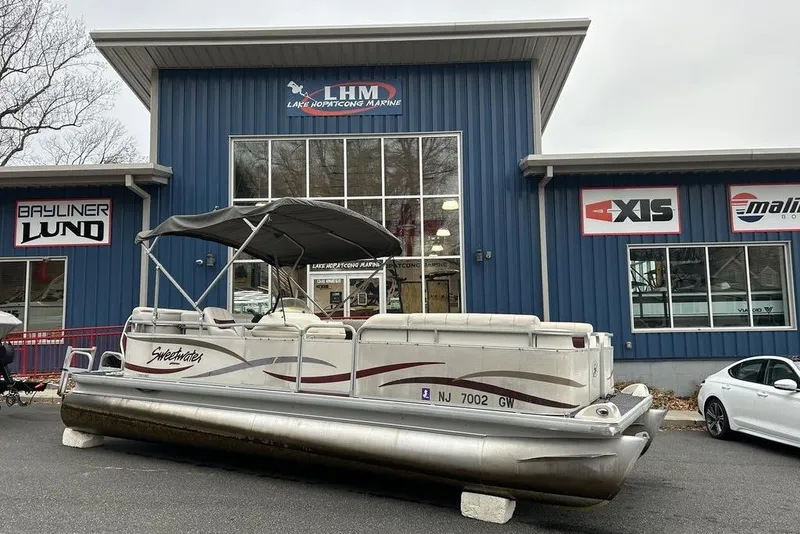 Slide: The Image of 2003 Sweetwater 2221 SC pontoon boat outside Lake Hopatcong Marine dealership. - 4