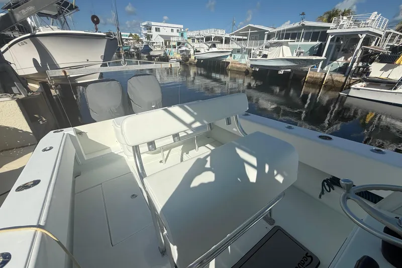 Slide: The Image of 2003 Contender 27 Open boat storage compartment, open lid, white interior. - 18