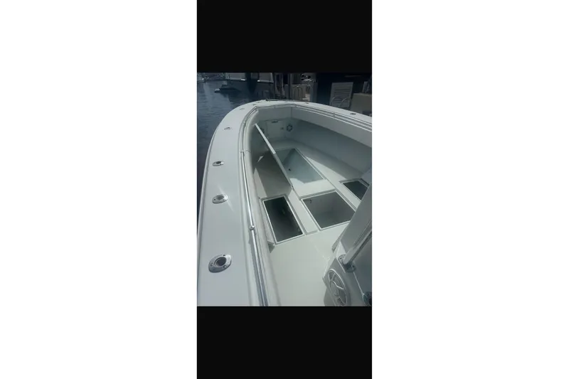 Slide: The Image of 2003 Contender 27 Open boat storage compartment, open lid, white interior. - 34