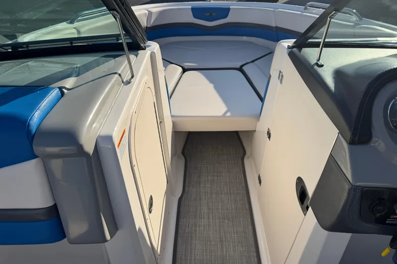 Slide: The Image of Interior view of 2018 Chaparral Vortex 203 VRX boat with blue and white seating. - 20
