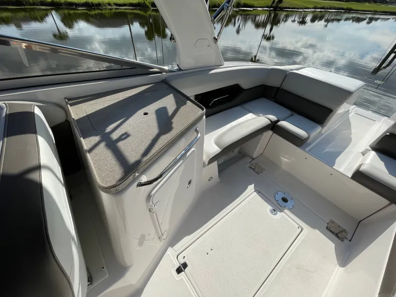 Slide: The Image of Regal 2700 Bowrider 2011 - 14