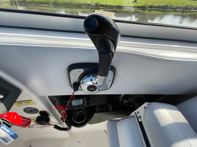 Slide: The Image of Regal 2700 Bowrider 2011 - 22