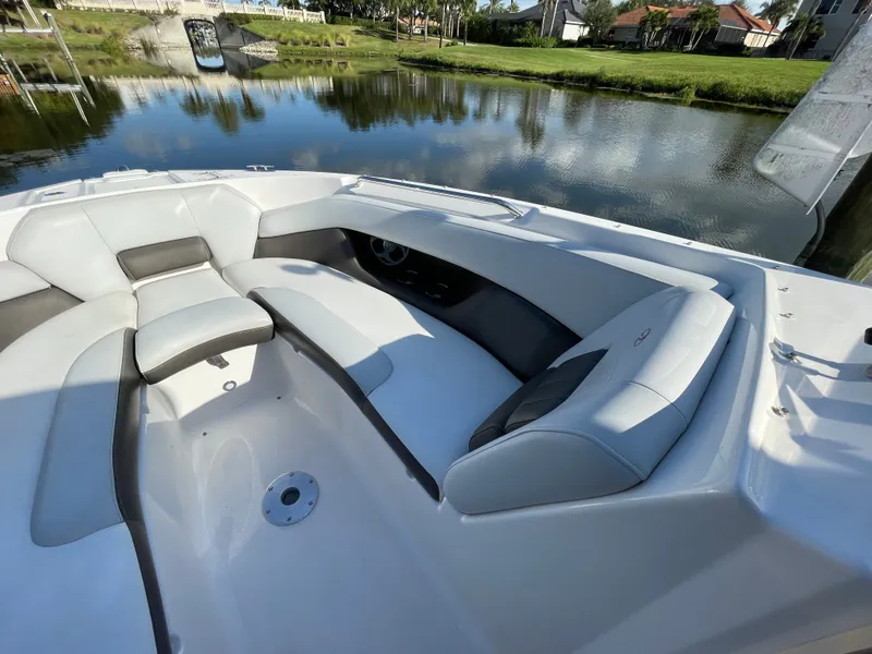 Slide: The Image of Regal 2700 Bowrider 2011 - 31