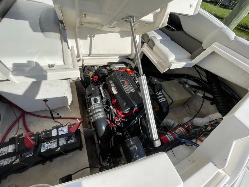 Slide: The Image of Regal 2700 Bowrider 2011 - 37