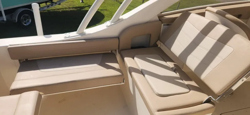 Slide: The Image of Scout 240 Dorado 2023 - 10