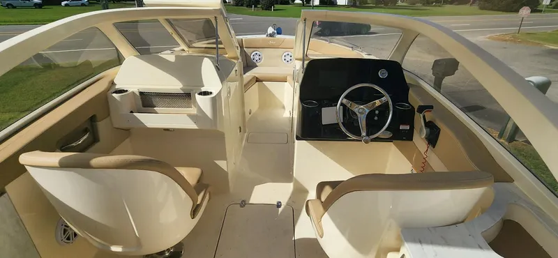 Slide: The Image of Scout 240 Dorado 2023 - 14