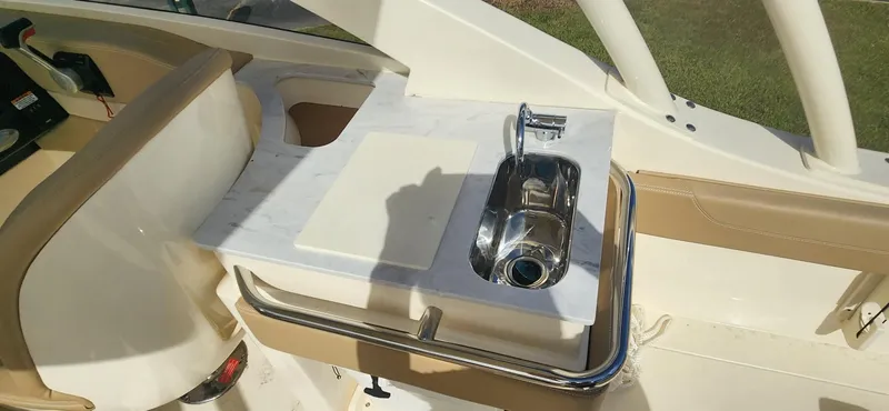 Slide: The Image of Scout 240 Dorado 2023 - 15