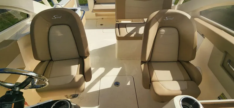 Slide: The Image of Scout 240 Dorado 2023 - 16