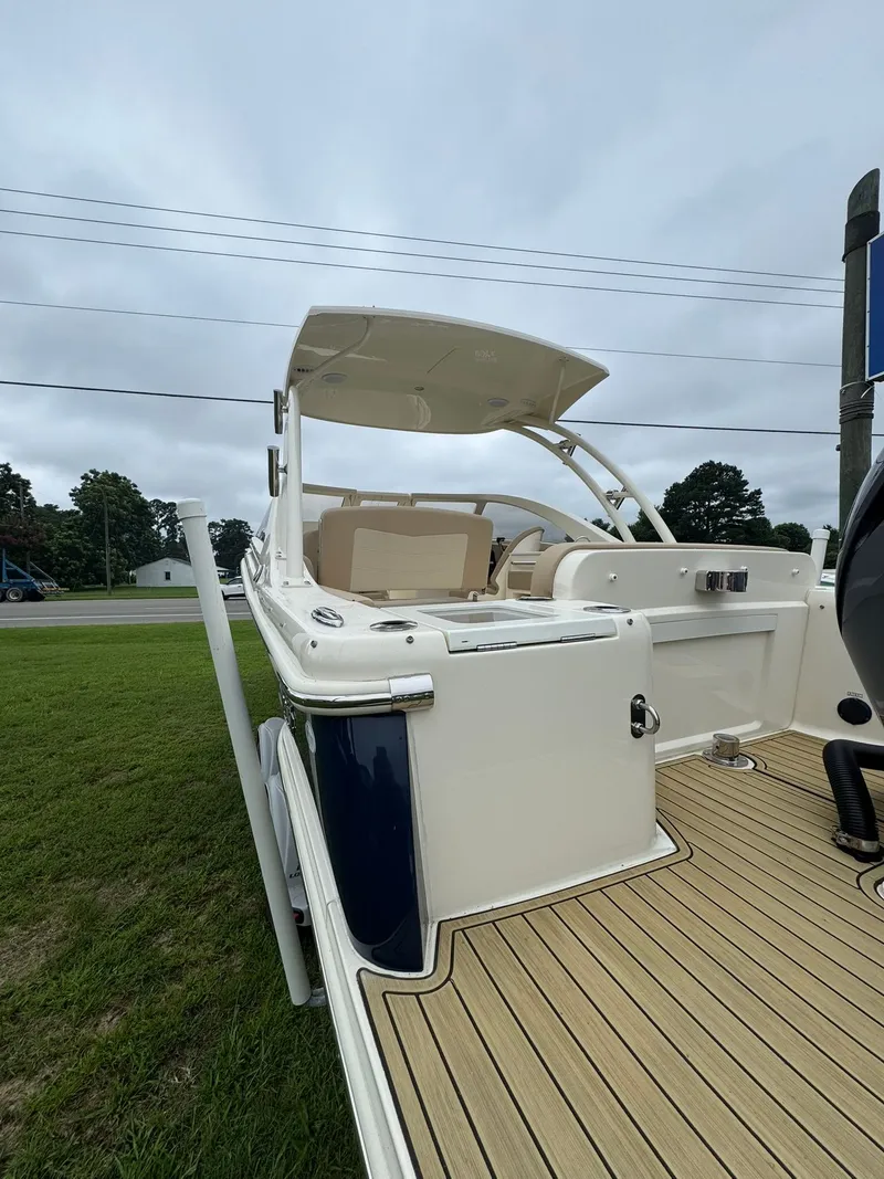 Slide: The Image of Scout 240 Dorado 2023 - 4