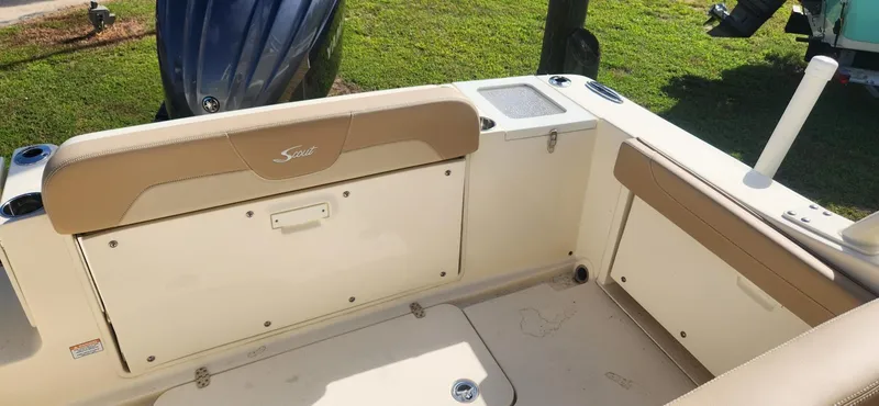 Slide: The Image of Scout 240 Dorado 2023 - 9