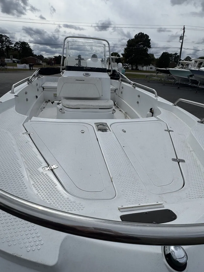 Slide: The Image of Triumph 190 Bay - 2