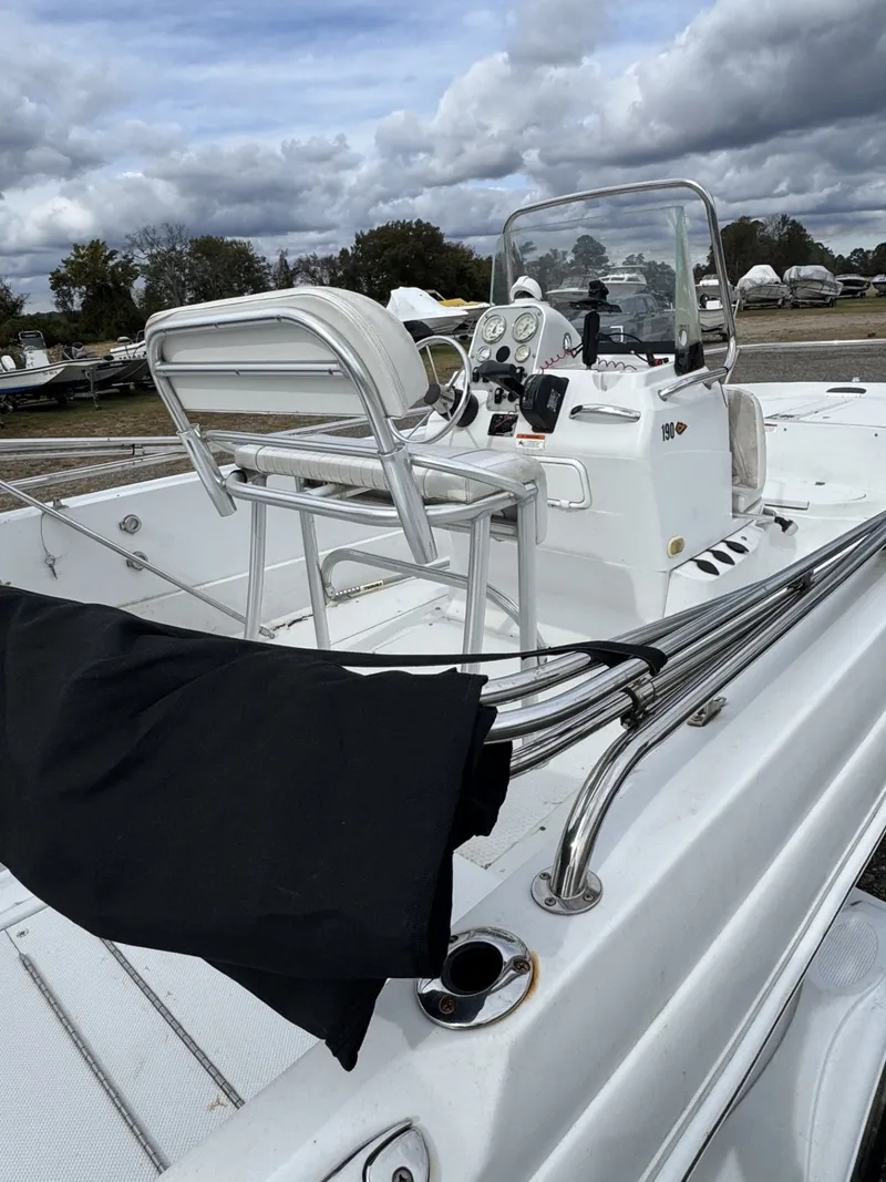 Slide: The Image of Triumph 190 Bay - 3