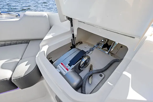 Slide: The Image of Sea Ray SLX 350 2023 - 42