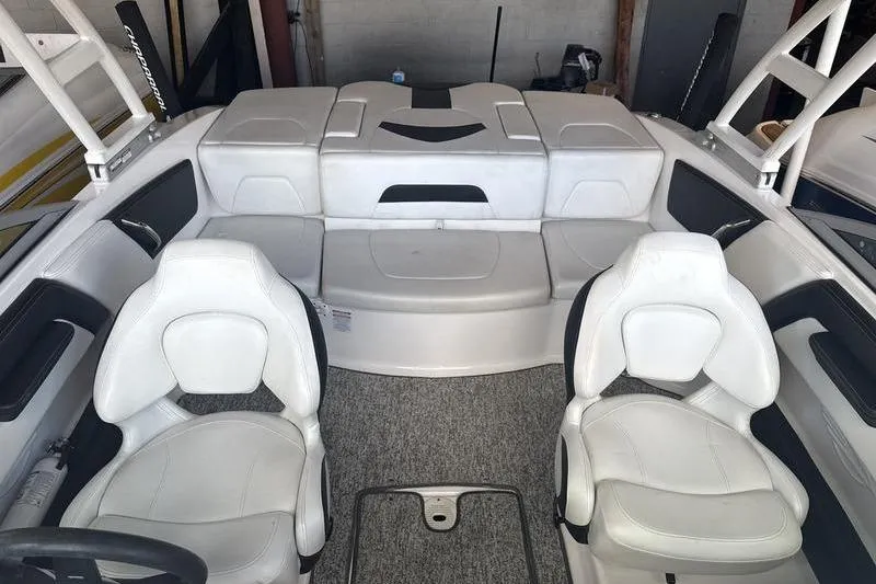Slide: The Image of 2018 Chaparral 21 H2O Sport boat bow with navigation light and hatch. - 6