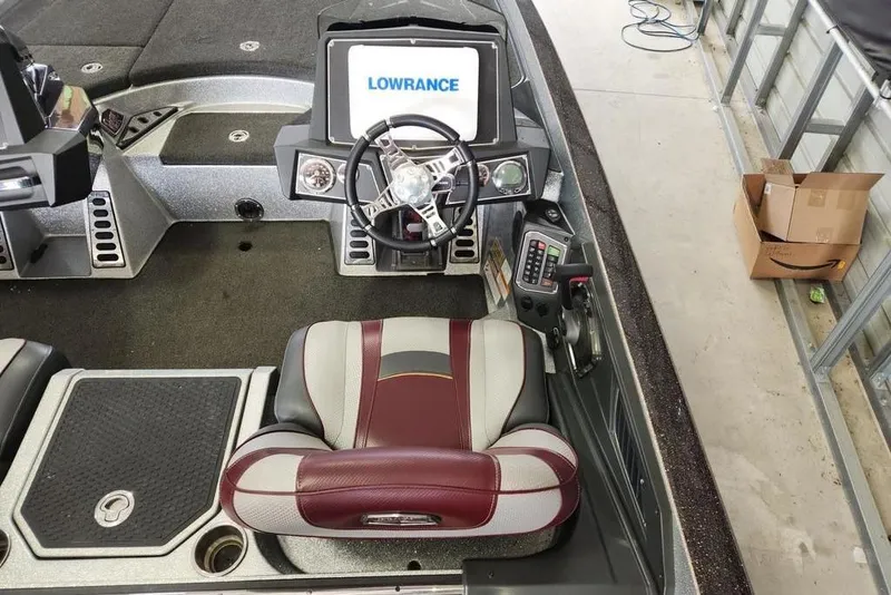 Slide: The Image of 2018 Ranger Z521L boat cockpit with Lowrance display and maroon seat. - 3