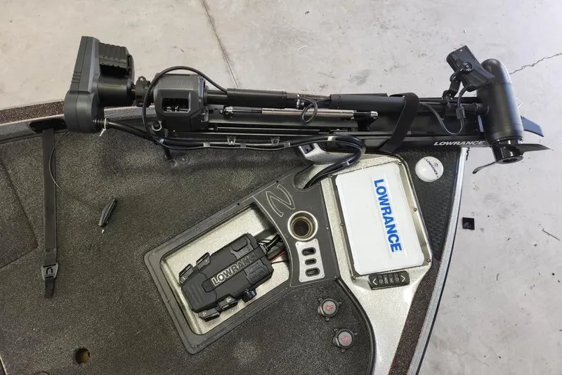 Slide: The Image of 2018 Ranger Z521L boat deck with Lowrance trolling motor and control panel. - 7