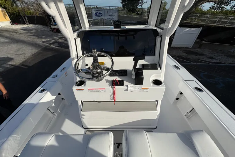Slide: The Image of Sportsman Masters 227 helm with Garmin electronics - 11