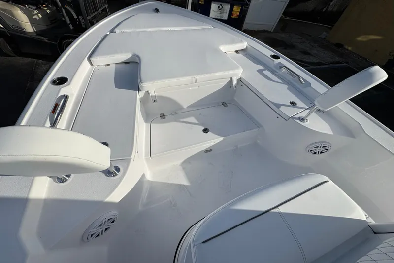 Slide: The Image of Bow casting deck and storage on Sportsman Masters 227 - 15