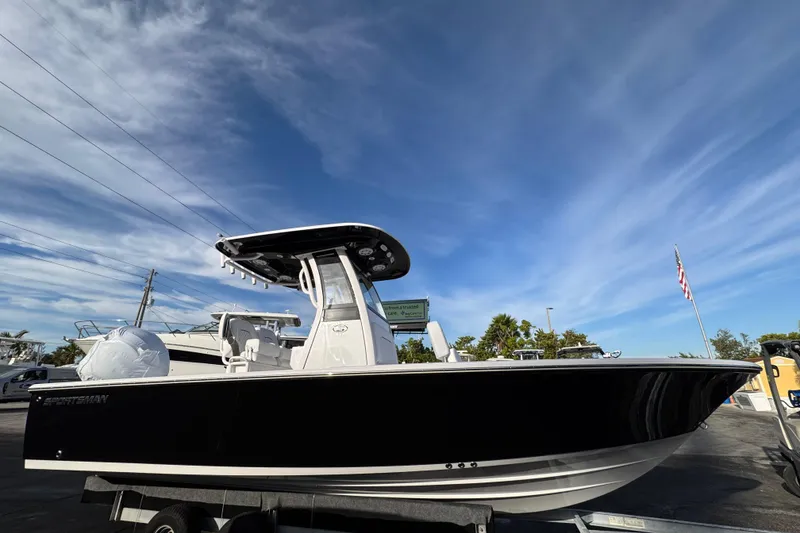 The Image of 2026 Sportsman Masters 227 bay boat profile - 3