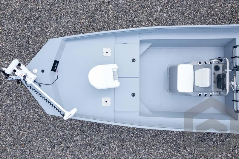 Slide: The Image of Top view of 2026 G3 Bay 20 boat with seating and control console. - 39