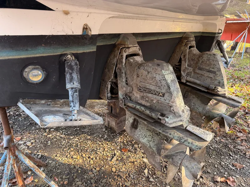 Slide: The Image of Monterey 335 Sport Yacht 2019 - 10