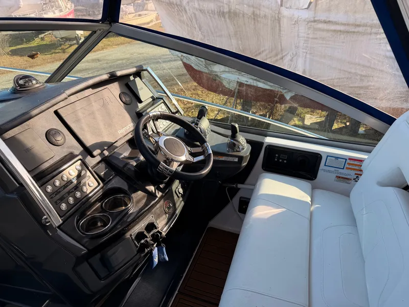 Slide: The Image of Monterey 335 Sport Yacht 2019 - 12