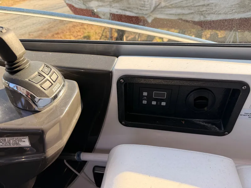 Slide: The Image of Monterey 335 Sport Yacht 2019 - 13