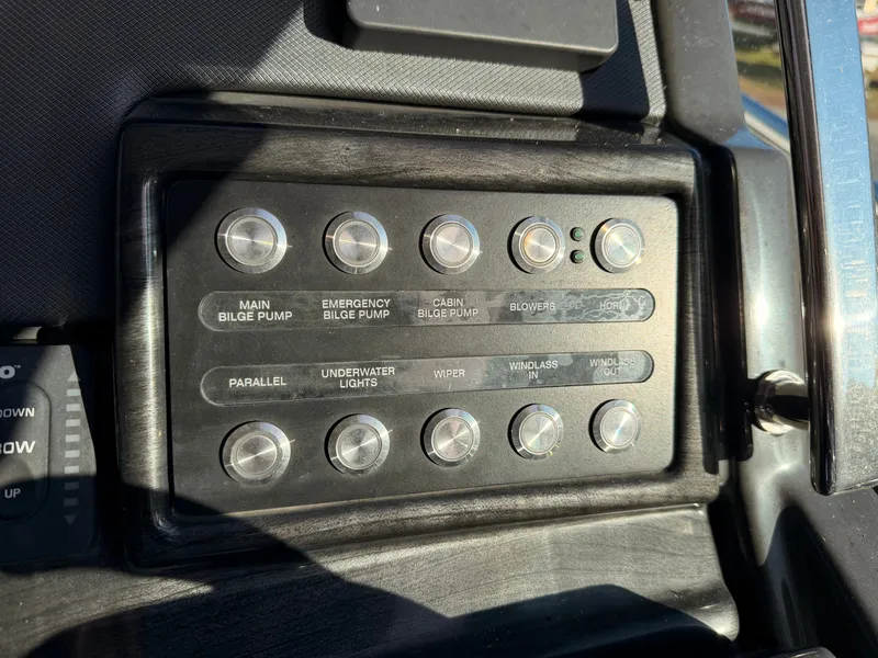 Slide: The Image of Monterey 335 Sport Yacht 2019 - 15