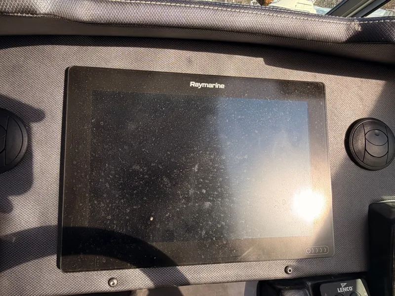 Slide: The Image of Monterey 335 Sport Yacht 2019 - 17