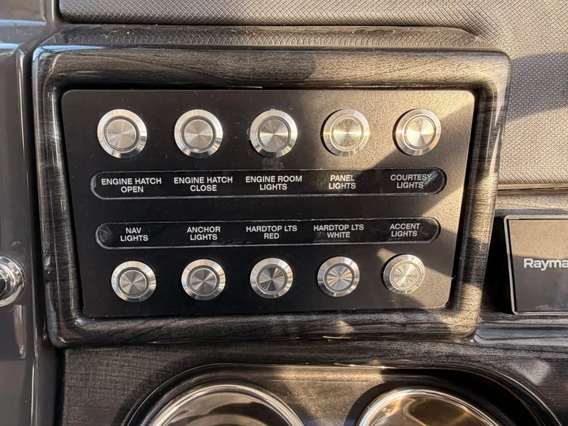 Slide: The Image of Monterey 335 Sport Yacht 2019 - 19