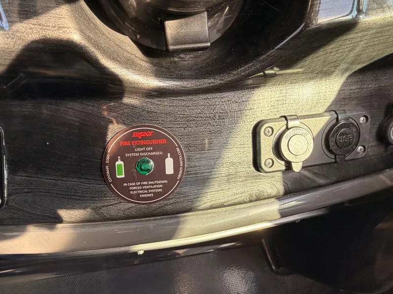 Slide: The Image of Monterey 335 Sport Yacht 2019 - 21