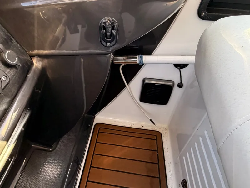 Slide: The Image of Monterey 335 Sport Yacht 2019 - 23