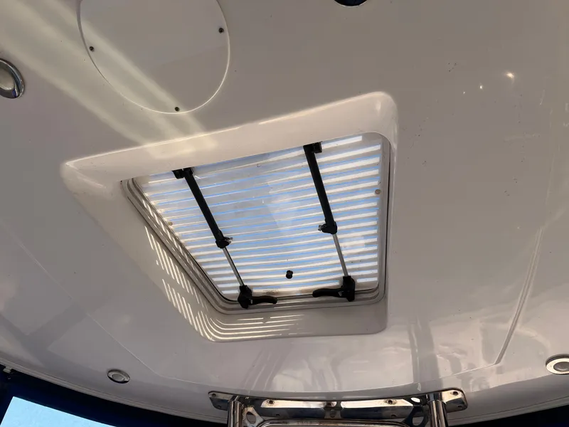 Slide: The Image of Monterey 335 Sport Yacht 2019 - 25