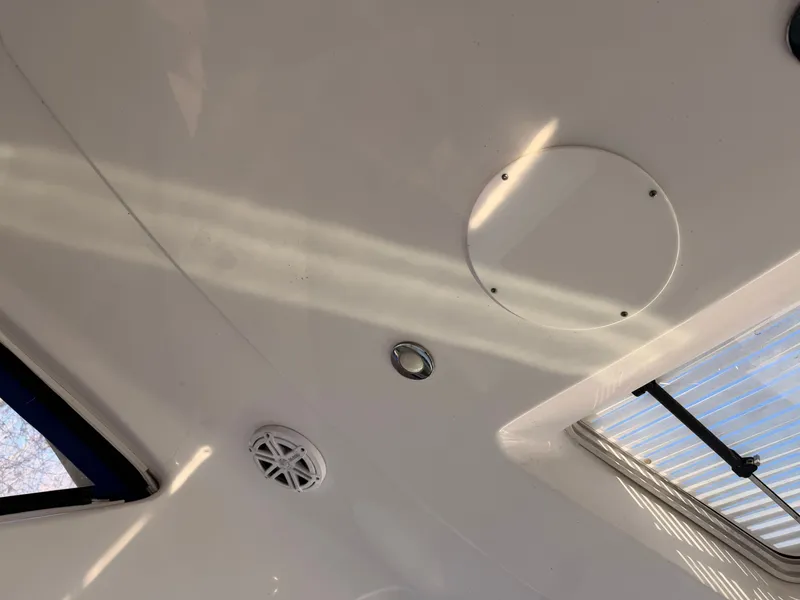 Slide: The Image of Monterey 335 Sport Yacht 2019 - 26