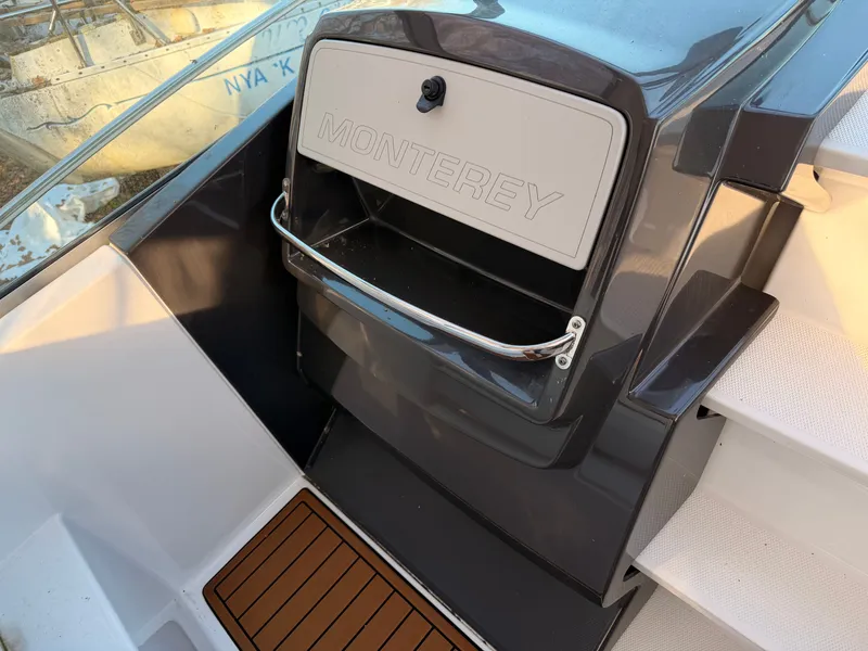 Slide: The Image of Monterey 335 Sport Yacht 2019 - 30