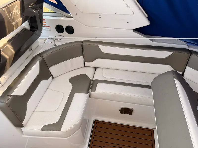 Slide: The Image of Monterey 335 Sport Yacht 2019 - 34