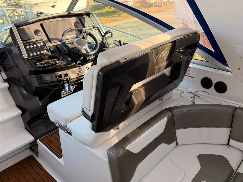 Slide: The Image of Monterey 335 Sport Yacht 2019 - 35