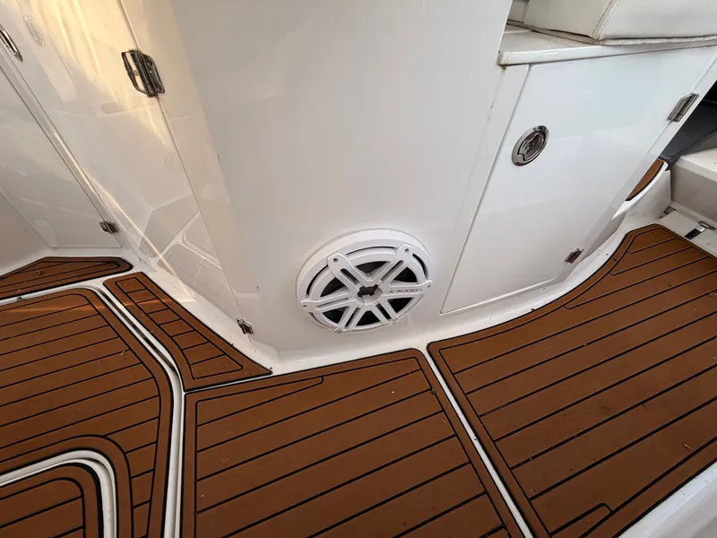 Slide: The Image of Monterey 335 Sport Yacht 2019 - 41