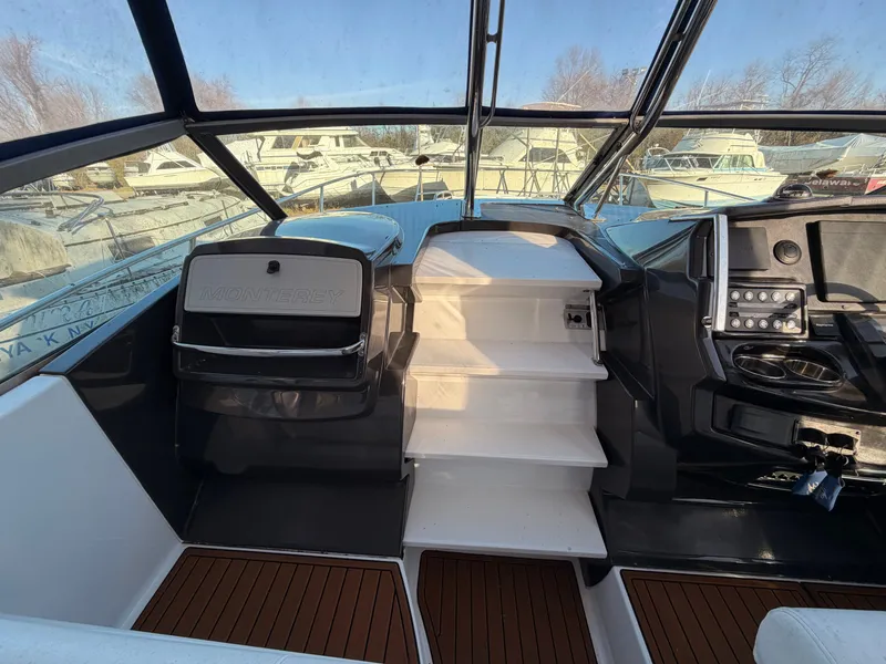 Slide: The Image of Monterey 335 Sport Yacht 2019 - 42