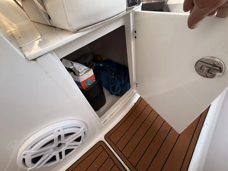 Slide: The Image of Monterey 335 Sport Yacht 2019 - 43