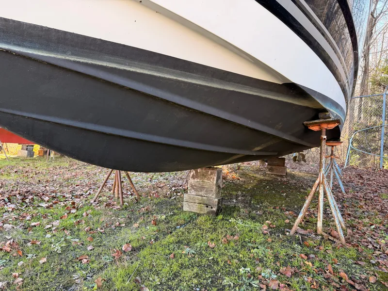 Slide: The Image of Monterey 335 Sport Yacht 2019 - 7