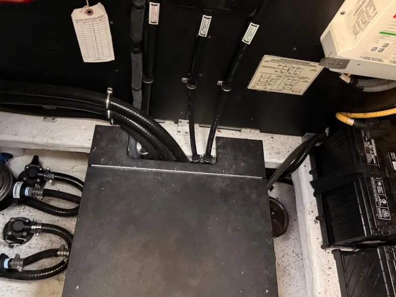 Slide: The Image of Monterey 335 Sport Yacht 2019 - 76