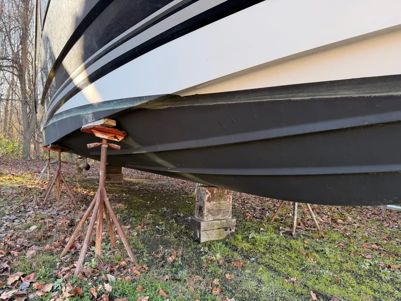 Slide: The Image of Monterey 335 Sport Yacht 2019 - 8