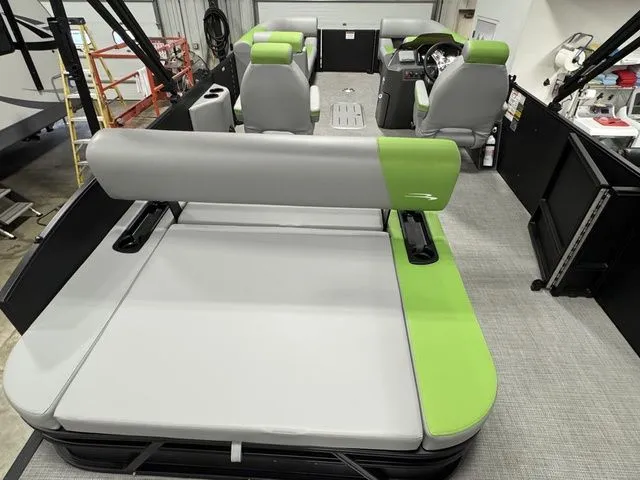 Slide: The Image of Bennington S Swingback 22 SSB 2025 - 11