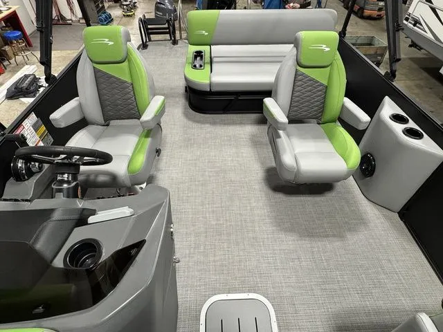 Slide: The Image of Bennington S Swingback 22 SSB 2025 - 13