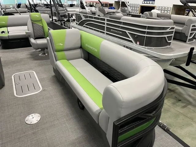 Slide: The Image of Bennington S Swingback 22 SSB 2025 - 19