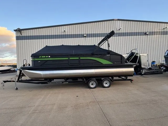 Slide: The Image of Bennington S Swingback 22 SSB 2025 - 6