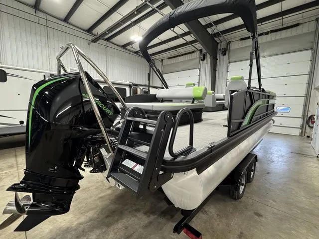 Slide: The Image of Bennington S Swingback 22 SSB 2025 - 7